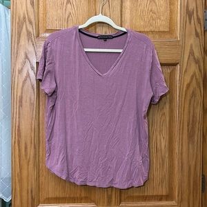 Mauve v neck. Size XL